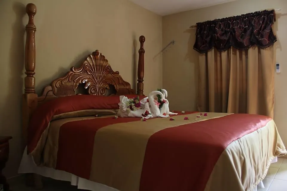 Kibo Hotel Savanna-la-Mar